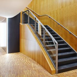 Houten trap kantoor