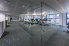 Kantoor glazen wanden